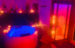 La Romance jacuzzi sauna de luxe jardin au calme